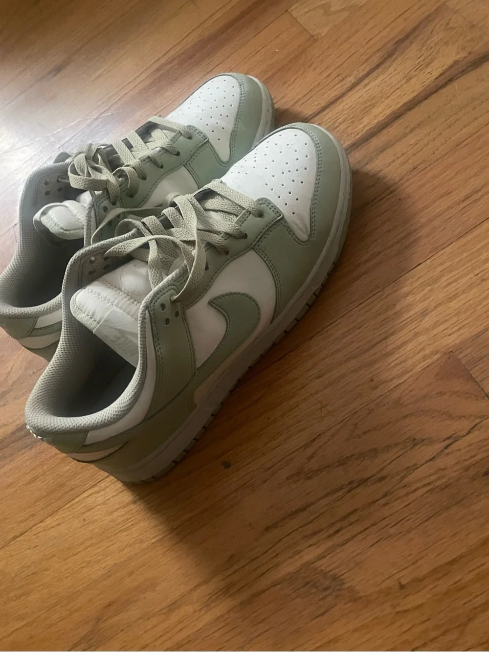 Nike Low-Top Sneakers in White and Light Green
